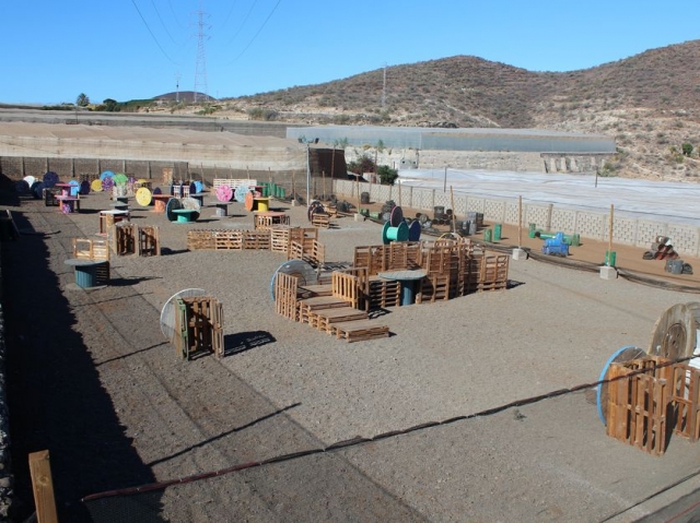 Campo con obstaculos de madera
